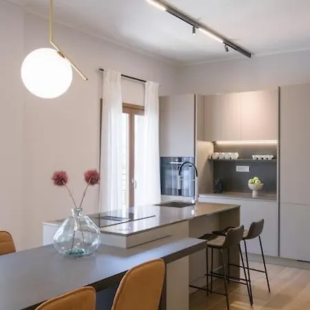 In Heart Of Old Town Saint Rocco's Chic Appartamento *