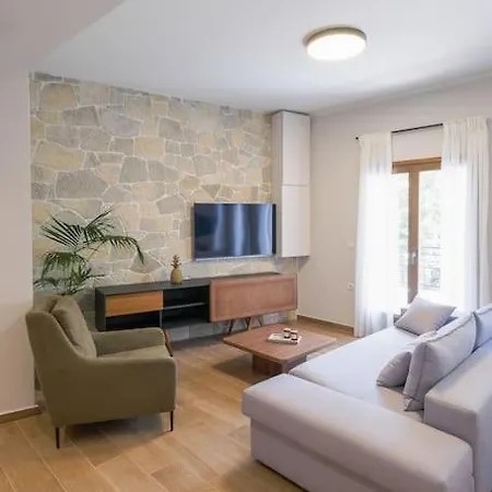 In Heart Of Old Town Saint Rocco's Chic Appartamento