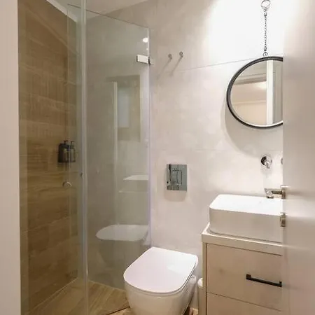 In Heart Of Old Town Saint Rocco's Chic Appartamento